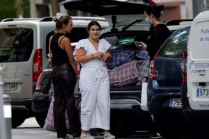 Victoria Federica ayuda a sus amigas con una mudanza