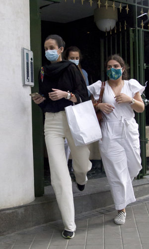 Victoria Federica ayuda a sus amigas con una mudanza