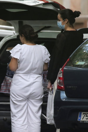 Victoria Federica ayuda a sus amigas con una mudanza