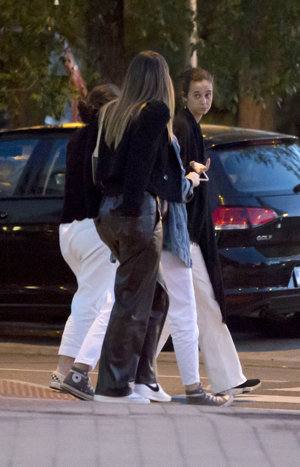 Victoria Federica ayuda a sus amigas con una mudanza