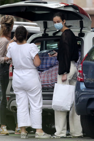 Victoria Federica ayuda a sus amigas con una mudanza