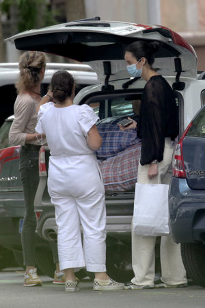 Victoria Federica ayuda a sus amigas con una mudanza