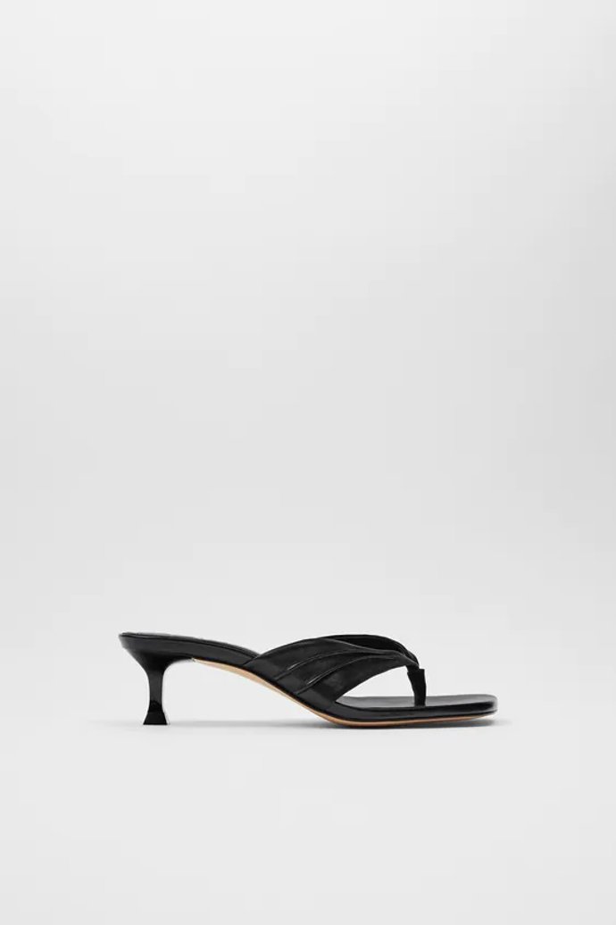 Sandalia piel fruncida Zara