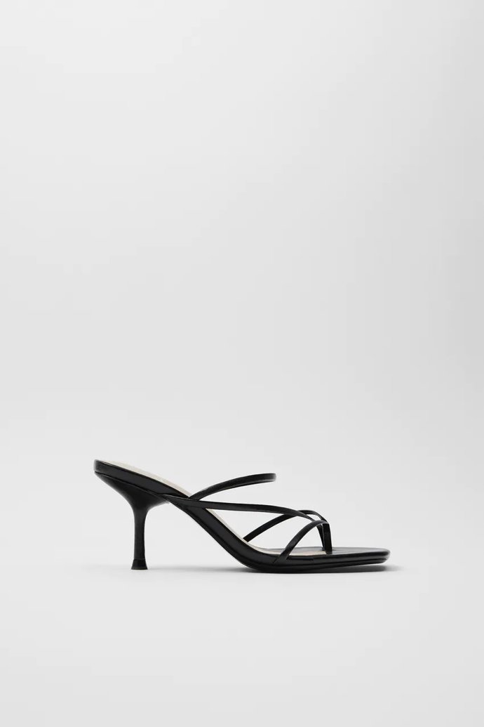 Sandalias tiras finas Zara 29,95 €