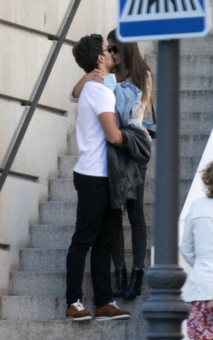 La pareja derrochó romanticismo y pasión durante su reencuentro