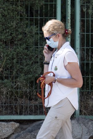 La hermana del Rey Felipe VI eligió un look cómodo e informal para su paseo