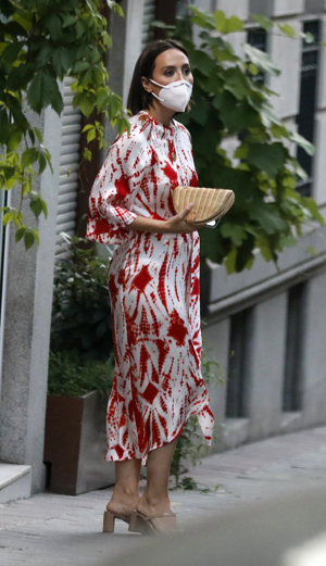 La hija de Isabel Preysler no se olvidó de la mascarilla sanitaria reglamentaria contra el Covid-19