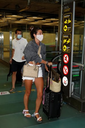 La influencer y su chico llegaron a Madrid después de disfrutar de unos días en Ibiza