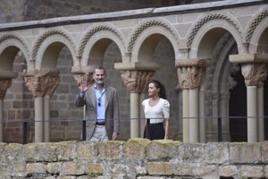 Don Felipe y doña Letizia en su visita al Monasterio de San Juan de la Peña en Huesca