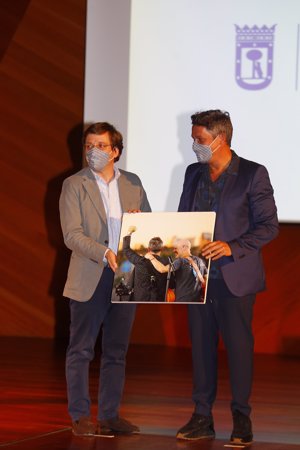 Alejandro Sanz es reconocido profesionalmente por la Comunidad de Madrid