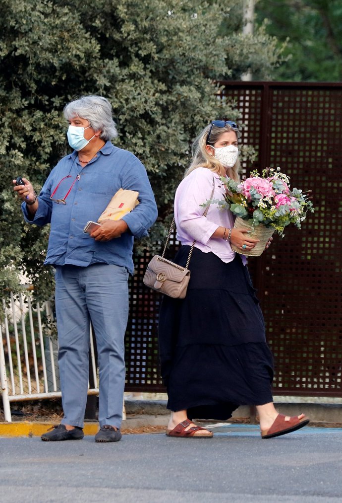 José y Anita Verdasco, felices tras conocer a las mellizas de Sara