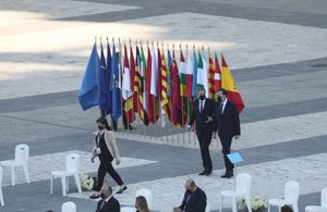 Los Reyes Felipe VI y Letizia, junto a sus hijas, rinden homenaje a las víctimas del Covid-19