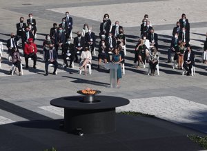 Los Reyes Felipe VI y Letizia, junto a sus hijas, rinden homenaje a las víctimas del Covid-19