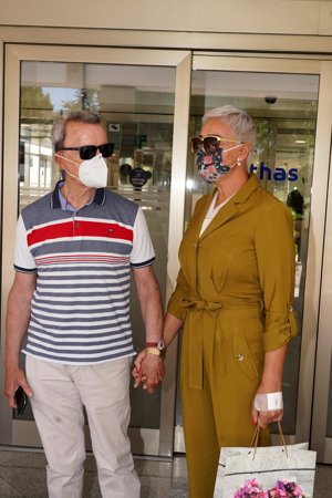 Ana María Aldón recibe el alta hospitalaria tras su intervención de pecho