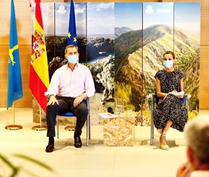 Los Reyes finalizan su 'tour' por España con la visita a Asturias