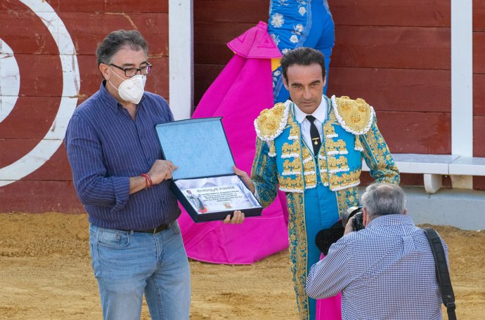 Enrique Ponce festeja sus 30 años de alternativa