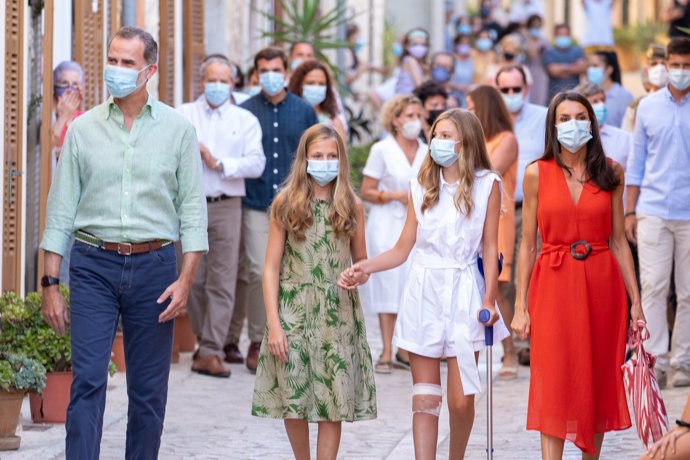 Los Reyes y sus hijas en Petra