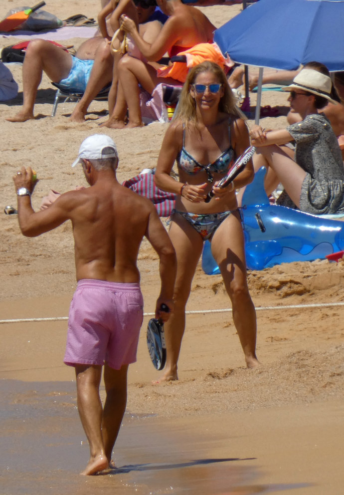 Arantxa jugando a las palas