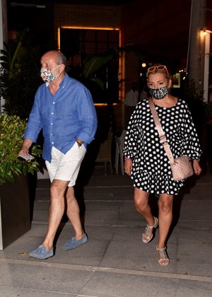 La colaboradora y José Carlos Bernal disfrutaron de una cena con amigos