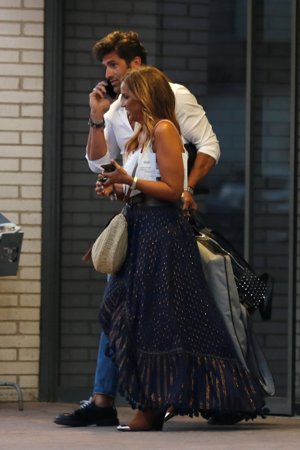 La pareja ya no se oculta y disfruta de su amor en público