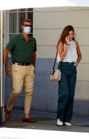 El duque de Arjona, de paseo con su hija Amina