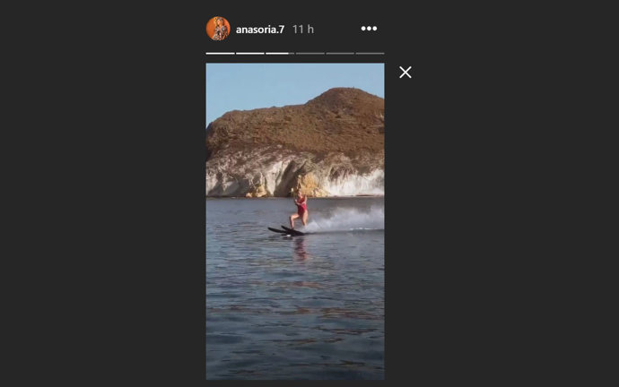 Ana Soria practicando esquí acuático