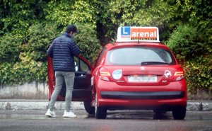 El hijo de la Infanta Elena, a punto de conseguir el carnet de conducir