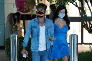 La pareja, en todo momento con la mascarilla sanitaria contra el Covid