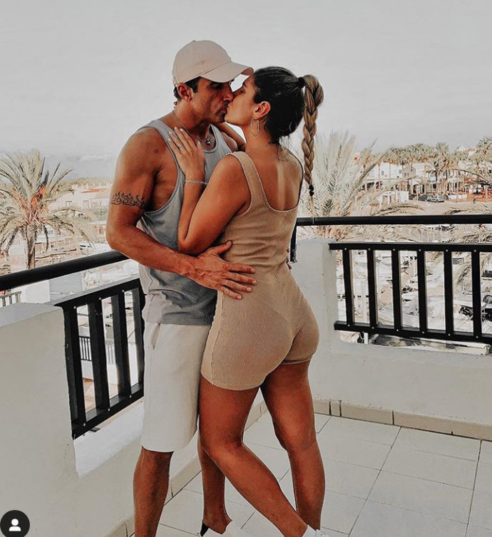 Ivanna Icardi, presumiendo de curvas con este mono