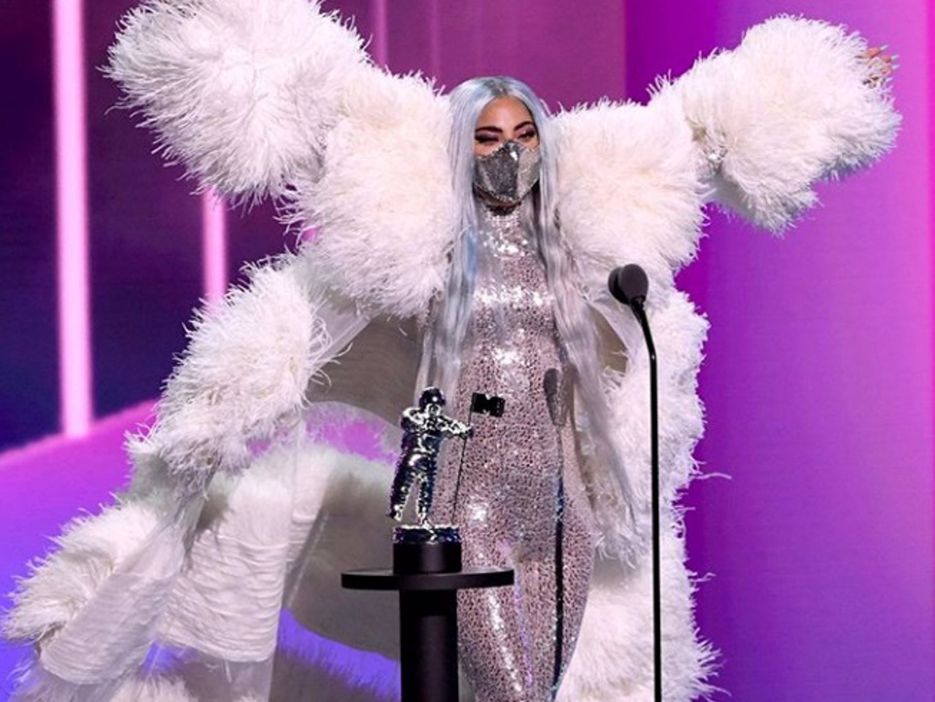 Lady Gaga y sus looks más impactantes protagonizan los MTV VMA Awards