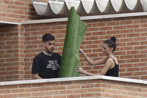 La joven pareja ya comparte piso a las afueras de la capital