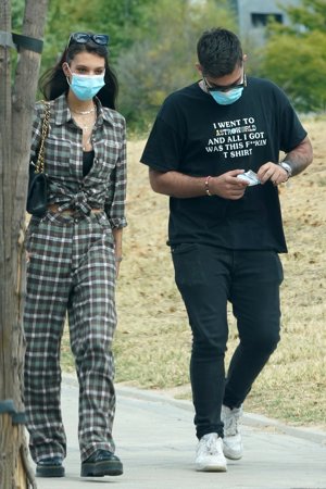 La hija de Terelu lució un conjunto de camisa y pantalón de cuadros verdes y marrones