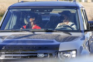 Después de acompañar a Enzo al colegio la enamorada pareja se fue en coche del centro