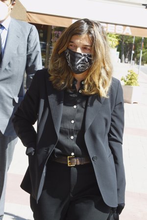 Primeras imágenes de Xandra Falcó, viuda de Jaime Carvajal, en su tanatorio