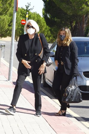 Primeras imágenes de Xandra Falcó, viuda de Jaime Carvajal, en su tanatorio