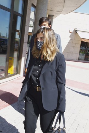 Primeras imágenes de Xandra Falcó, viuda de Jaime Carvajal, en su tanatorio