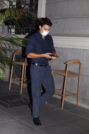 El actor contestó a un mensaje... ¿quizás de Blanca Bleiss?