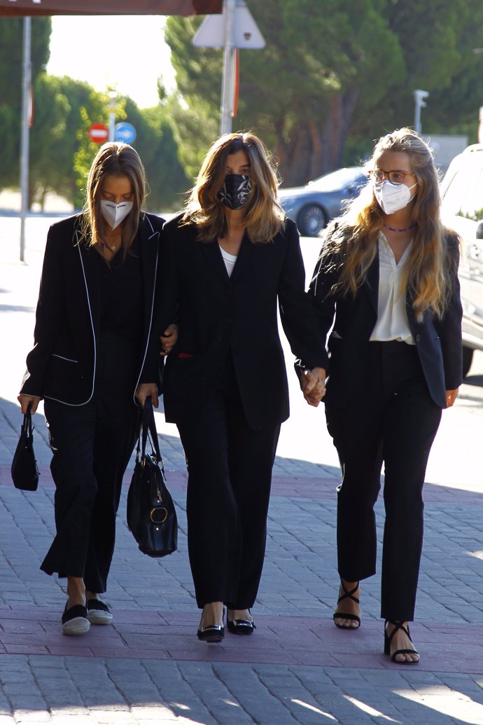 Xandra Falcó, con sus hijas