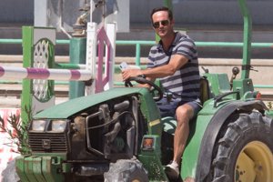 El jinete se mostró pendiente de que todo estuviese correcto