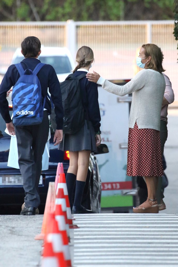 Leonor llega al colegio feliz