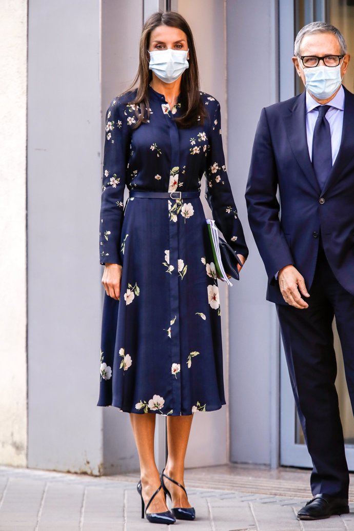 La Reina, con un elegante y sobrio look otoñal