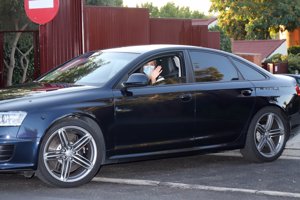 La Reina no se quitó la mascarilla quirúrgica