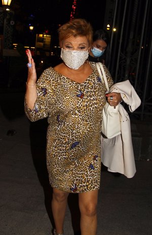 La hija de Teresa Campos presumió de piernas con un vestido de estampado felino