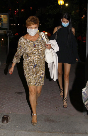 La comunicadora y su hija disfrutaron de una cena para evadirse