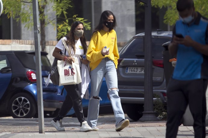 Victoria, con look cómodo e informal