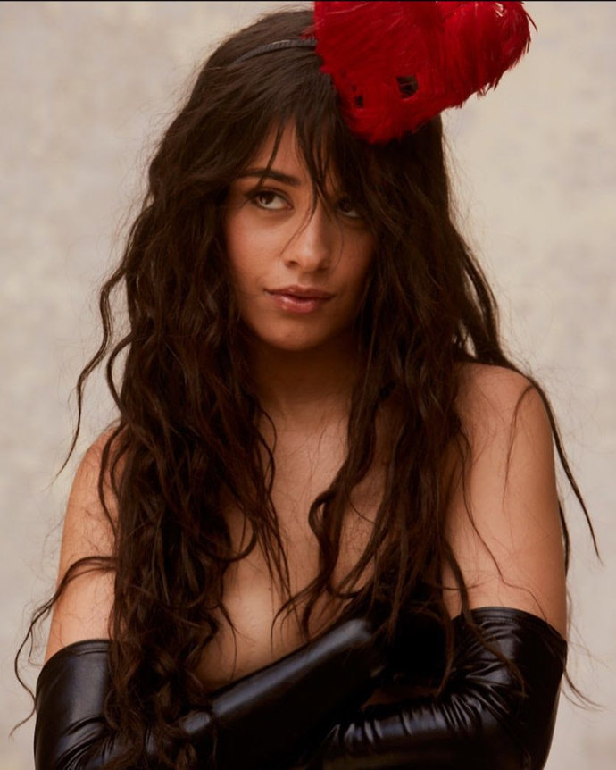 Camila Cabello luce melena extra larga