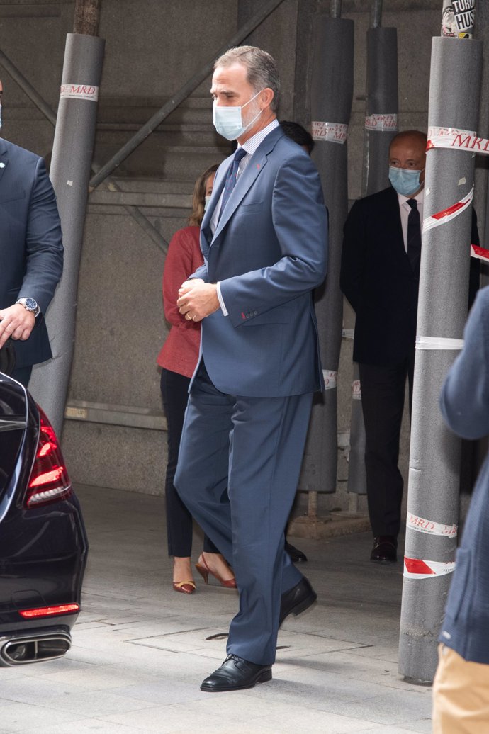 El Rey Felipe, con un favorecedor traje