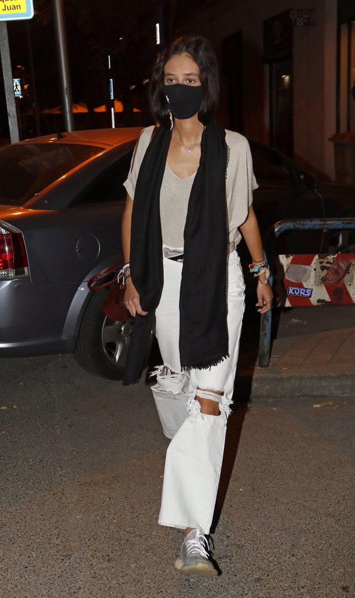 Victoria, molesta por la presencia de la prensa