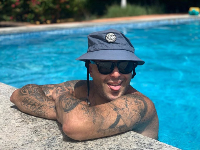 Kiko, con su nuevo complemento fetiche