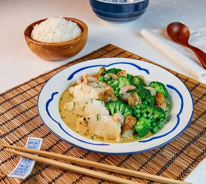 Merluza thai cocinada con proteína vegetal